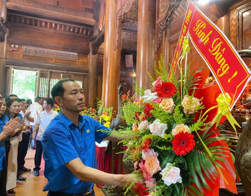 Lộc Hà: Tổ chức hành hương về địa chỉ đỏ cho đội ngũ cán bộ công đoàn các cấp